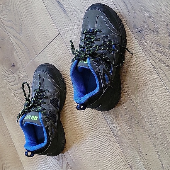 Rugged outback hiking sneakers - Picture 7 of 8